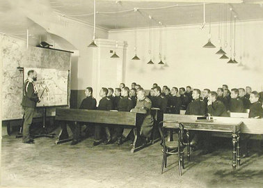 Николай II признал преемственность Второго кадетского корпуса от инженерной школы, основанной Петром I