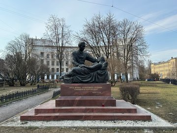 Открыт памятник хирургу Фёдору Углову