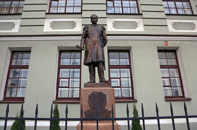 Установлен памятник адмиралу Павлу Нахимову