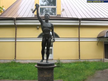 Установлен памятник Олимпийскому чемпиону Николаю Соловьеву