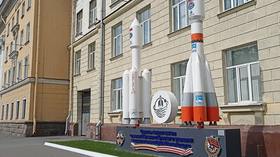 В название Военно-инженерного института имени А. Ф. Можайского впервые добавлено слово «космический»